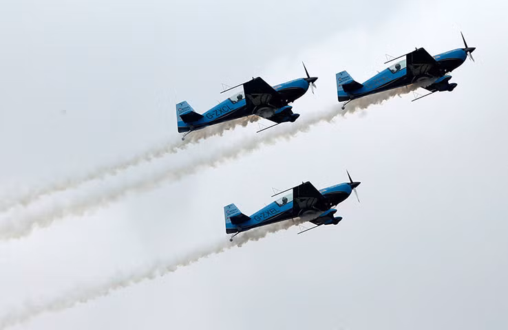 Màn trình diễn của đội bay Blades đến từ Anh. Màn trình diễn của đội bay Blades đến từ Anh.