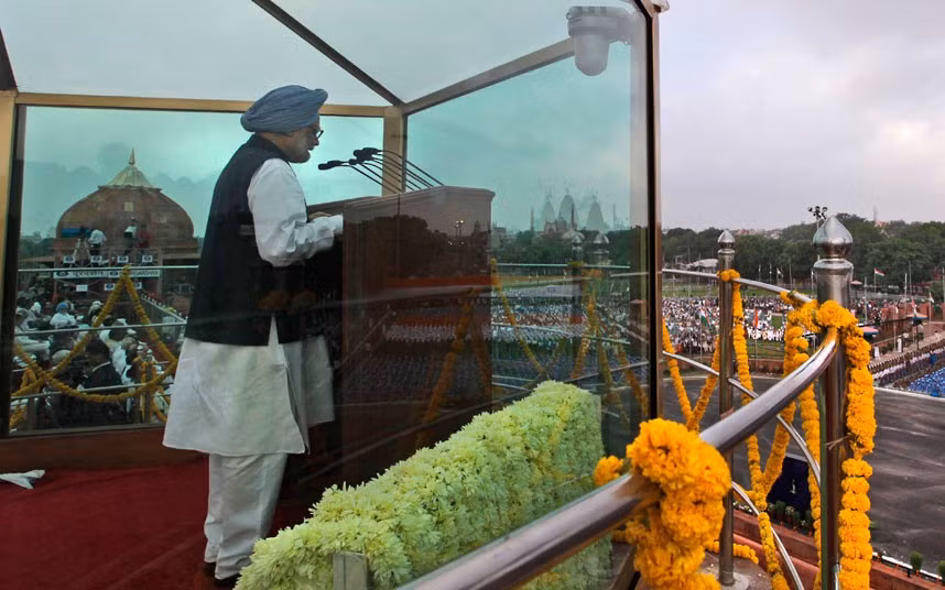 Thủ tướng Ấn Độ Manmohan Singh phát biểu ở Pháo đài Đỏ, Delhi.