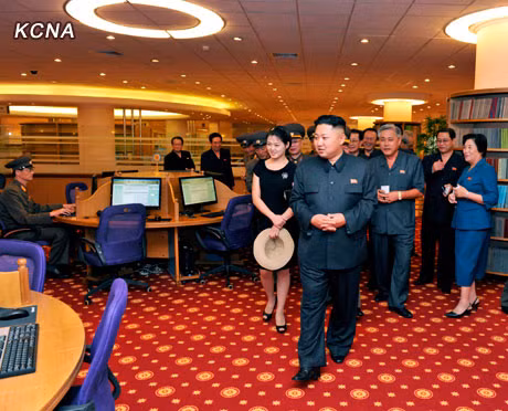 Hệ thống máy tính, các phần mềm, cơ sở dữ liệu cũng như trang thiết bị nội thất được trang bị đầy đủ tại thư viện.