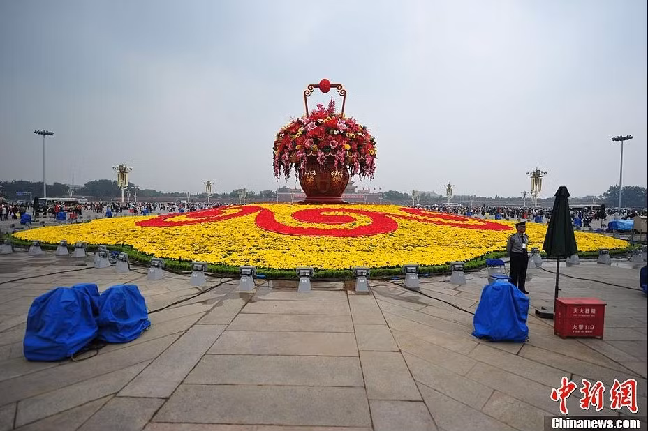Nhân viên an ninh bảo vệ Nhân viên an ninh bảo vệ