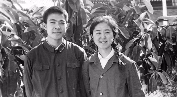 Bạc Hy Lai và người vợ đầu tiên Lý Đan Vũ khi còn trẻ. Bạc Hy Lai và người vợ đầu tiên Lý Đan Vũ khi còn trẻ.