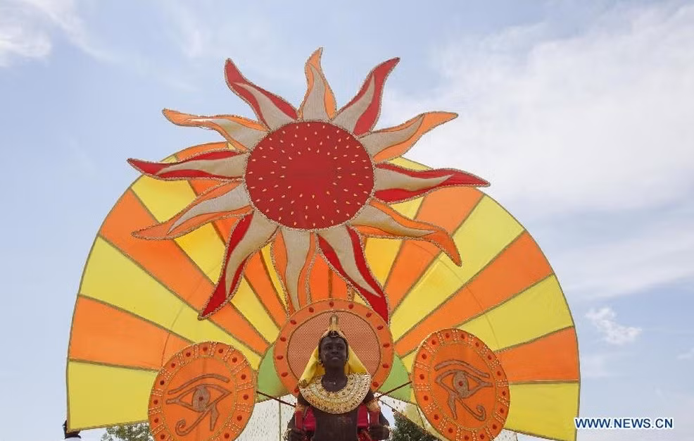 Lễ hội Caribana được tổ chức trong 3 tuần vào tháng 7 hàng năm đã thu hút hàng ngàn người tham gia. Lễ hội Caribana được tổ chức trong 3 tuần vào tháng 7 hàng năm đã thu hút hàng ngàn người tham gia.