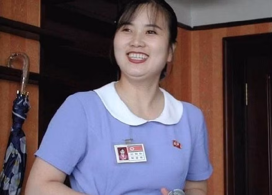 Điều đặc biệt của phụ nữ Triều Tiên là họ thường mặc váy. Loại trang phục này đã tôn thêm vẻ đẹp vóc dáng cho họ.