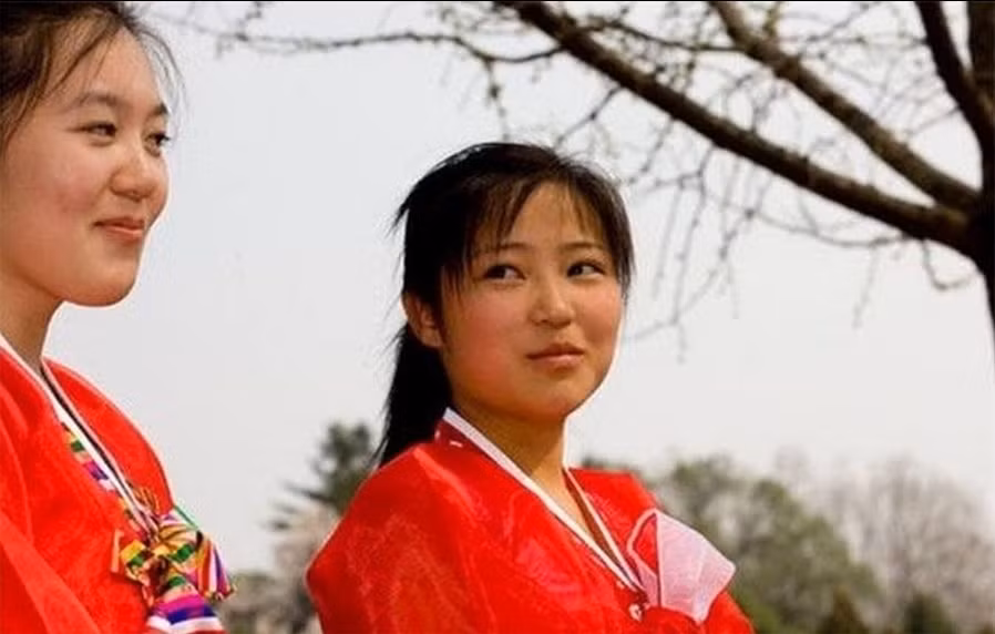 Các thiếu nữ trẻ trung.