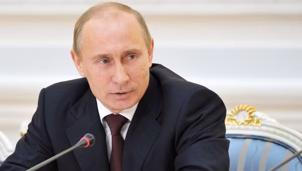 Tổng thống Nga Vladimir Putin ký sắc lệch vào ngày 21/5. Tổng thống Nga Vladimir Putin ký sắc lệch vào ngày 21/5.