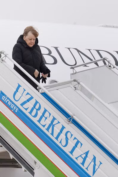 Thủ tướng Đức Angela Merkel đã đến thăm căn cứ quân sự nước này ở gần Mazar-e-Sharif, phía bắc Afghanistan trong bối cảnh bất đồng đang gia tăng trong nội bộ chính phủ liên minh về thời điểm bắt đầu rút 4.700 binh lính Đức đang đồn trú tại đây. Thủ tướng Đức Angela Merkel đã đến thăm căn cứ quân sự nước này ở gần Mazar-e-Sharif, phía bắc Afghanistan trong bối cảnh bất đồng đang gia tăng trong nội bộ chính phủ liên minh về thời điểm bắt đầu rút 4.700 binh lính Đức đang đồn trú tại đây.