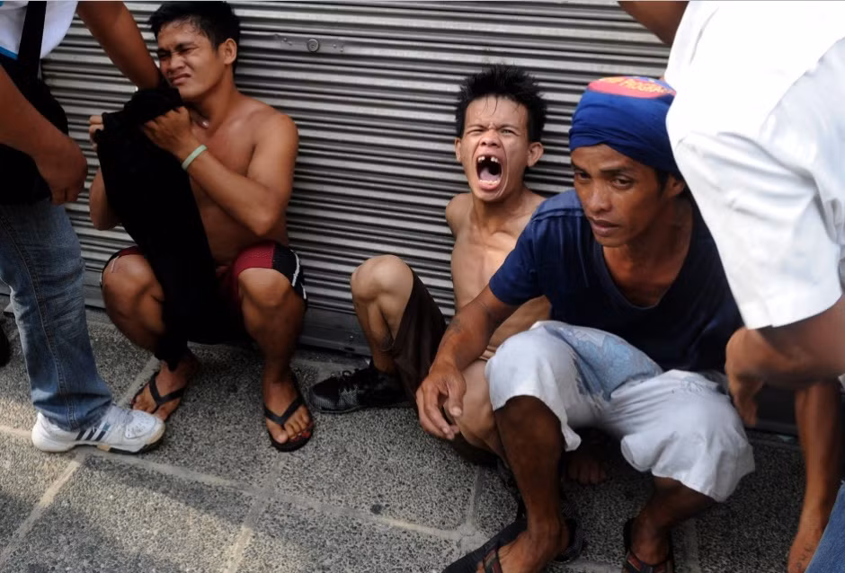 Cảnh đụng độ giữa cư dân khu ổ chuột và cảnh sát Manila, Philippines Cảnh đụng độ giữa cư dân khu ổ chuột và cảnh sát Manila, Philippines