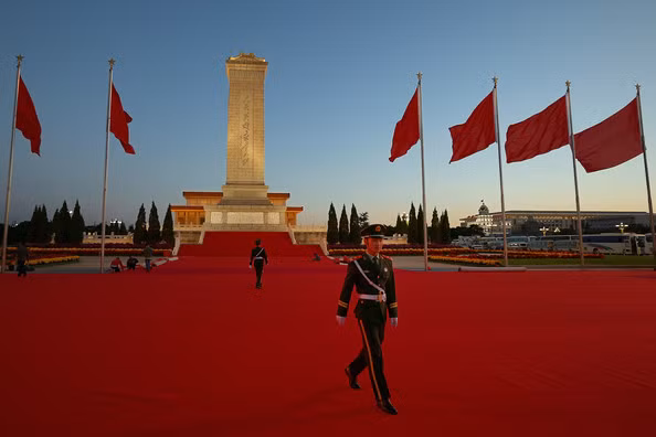 Binh lính tuần ra tại quảng trường Thiên An Môn.
