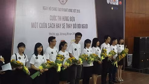 Các thí sinh tham dự vòng bán kết cuộc thi hùng biện "Một cuốn sách hay thay đổi đời người" (Ảnh: T.Q)