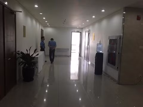 Trường ĐH Hoa Sen đã tăng cường nhiều bảo vệ tại phòng làm việc của thành viên góp vốn và nhà trường (ảnh: T.Q) Trường ĐH Hoa Sen đã tăng cường nhiều bảo vệ tại phòng làm việc của thành viên góp vốn và nhà trường (ảnh: T.Q)