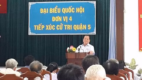 Bí thư Thành ủy TP.HCM Lê Thanh Hải tiếp xúc cử tri Q.5 trước khi kỳ họp Quốc hội bắt đầu (Ảnh: T.Q)