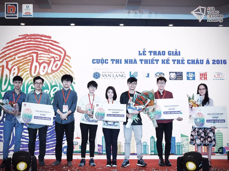 Đặng Thành Duy nhận chứng nhận giải Vàng cuộc thi Nhà thiết kế trẻ châu Á (AYDA) – khu vực Việt Nam – mảng thiết kế nội thất năm 2016.(Ảnh nhân vật cung cấp) Đặng Thành Duy nhận chứng nhận giải Vàng cuộc thi Nhà thiết kế trẻ châu Á (AYDA) – khu vực Việt Nam – mảng thiết kế nội thất năm 2016.(Ảnh nhân vật cung cấp)