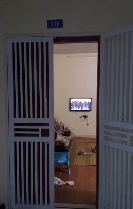 Một trong số hàng chục căn hộ tại tầng 02 đã hoàn thành và được người dân bắt đầu sử dụng gần năm nay. Ảnh Bảo Nam.