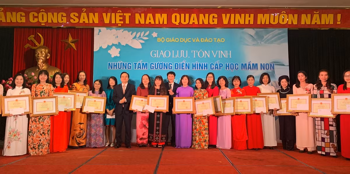 Toàn quốc có 127 giáo viên cấp mầm non được tôn vinh (Ảnh: Thùy Linh) Toàn quốc có 127 giáo viên cấp mầm non được tôn vinh (Ảnh: Thùy Linh)