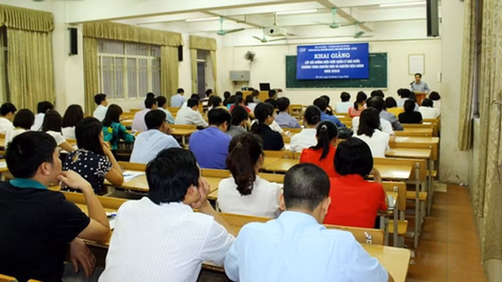 Mỗi bộ, ngành, tổ chức chính trị - xã hội ở trung ương chỉ có tối đa 1 cơ sở đào tạo, bồi dưỡng. ảnh: Tạp chí cộng sản. Mỗi bộ, ngành, tổ chức chính trị - xã hội ở trung ương chỉ có tối đa 1 cơ sở đào tạo, bồi dưỡng. ảnh: Tạp chí cộng sản.