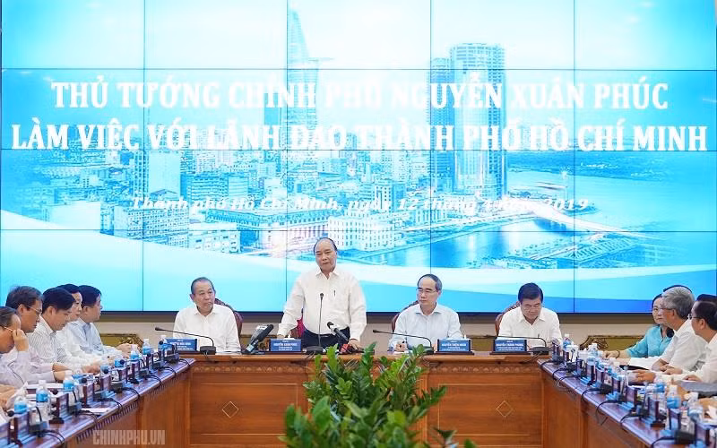 Thủ tướng Nguyễn Xuân Phúc làm phát biểu chỉ đạo tại buổi làm việc với lãnh đạo chủ chốt Thành phố Hồ Chí Minh. ảnh: VGP. Thủ tướng Nguyễn Xuân Phúc làm phát biểu chỉ đạo tại buổi làm việc với lãnh đạo chủ chốt Thành phố Hồ Chí Minh. ảnh: VGP.