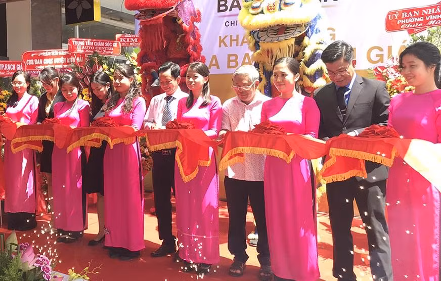 Khai trương phòng giao dịch Rạch Giá.