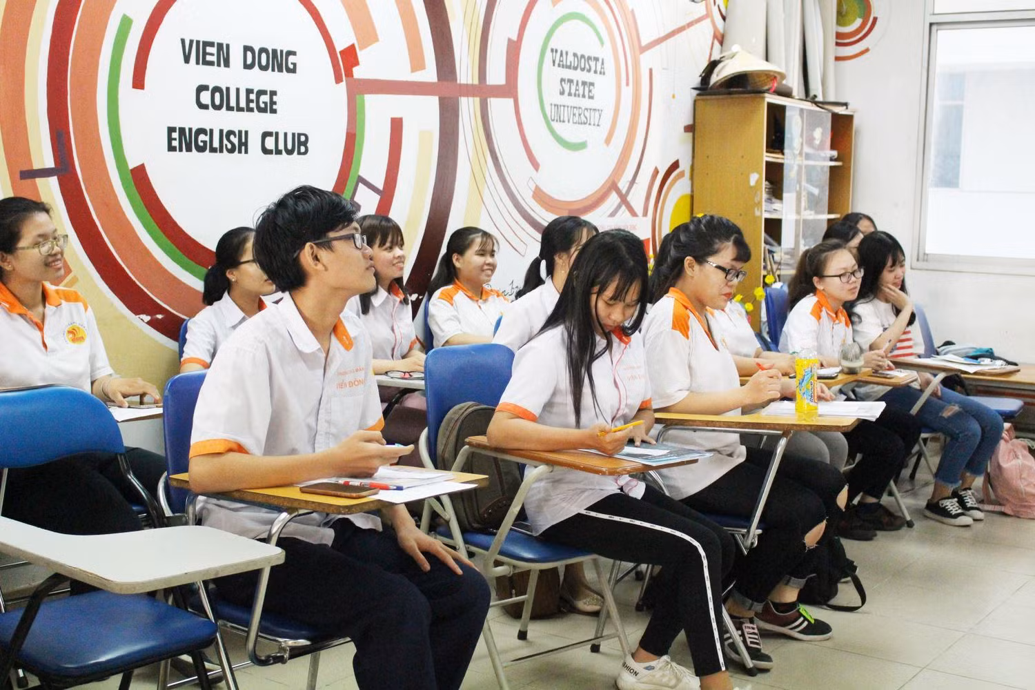 Câu lạc bộ Ngoại ngữ cũng là một điểm mạnh tại Cao đẳng Viễn Đông.