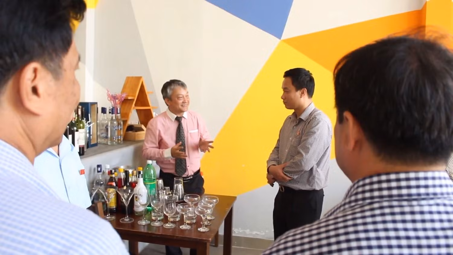 Nơi dạy pha chế đồ uống và nấu các món ăn.