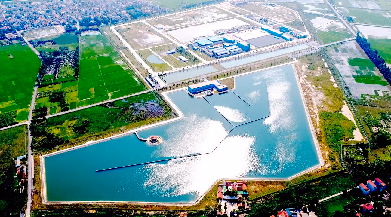 Nhà máy nước mặt Sông Đuống được đầu tư giai đoạn 1 với số vốn lên tới gần 5000 tỷ đồng, cung cấp cho nhân dân Thủ đô nguồn nước sạch tiêu chuẩn châu Âu, uống được ngay tại vòi.