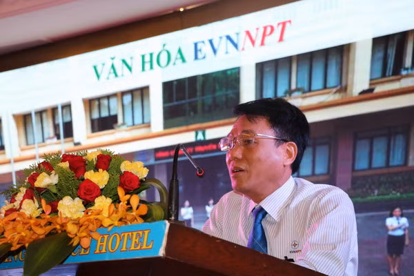 Ông Vũ Trần Nguyễn - Phó Tổng giám đốc EVNNPT phổ biến, quán triệt và triển khai thực hiện Văn hóa EVNNPT năm 2018 tại Hội nghị. Ông Vũ Trần Nguyễn - Phó Tổng giám đốc EVNNPT phổ biến, quán triệt và triển khai thực hiện Văn hóa EVNNPT năm 2018 tại Hội nghị.