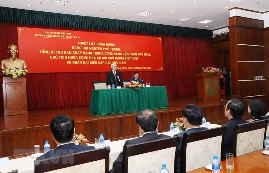 Tổng Bí thư, Chủ tịch nước Nguyễn Phú Trọng nói chuyện với kiều bào, du học sinh và doanh nghiệp Việt Nam tại Lào. ảnh: TTXVN. Tổng Bí thư, Chủ tịch nước Nguyễn Phú Trọng nói chuyện với kiều bào, du học sinh và doanh nghiệp Việt Nam tại Lào. ảnh: TTXVN.