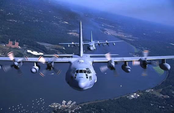 Máy bay vận tải chiến thuật C-130 do Mỹ chế tạo Máy bay vận tải chiến thuật C-130 do Mỹ chế tạo