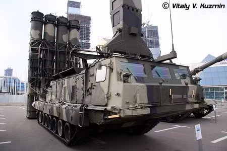 Hệ thống tên lửa phòng không S-300V.
