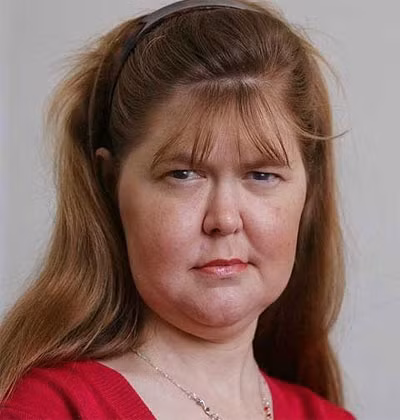 Jody Smith, 35 tuổi, người Anh cho biết, mỗi khi khóc, thể xác cô đau đớn cực độ vì nước mắt của cô chứa những tinh thể "kim cương" lấp lánh sắc nhọn.