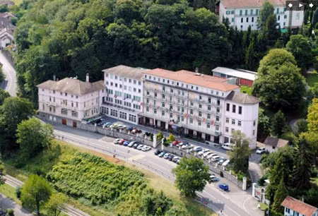 Trường César Ritz: Cesar Ritz Colleges (www.ritz.edu) là trường dạy về Du lịch – Nhà hàng – Khách sạn đầu tiên ở Thụy Sĩ nhận được chứng nhận TedQual (Tourism Education Quality) danh tiếng của UNWTO – United Nations World Tourism Organization (một phần của các hệ thống Liên hiệp quốc tại Marid) và là thành viên của ASEH Switzerland , được Hiệp hội các trường Quản trị Khách sạn – Du lịch (The Swiss Hotel School Asociation) chứng nhận.