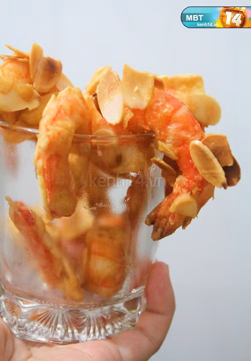 Xếp tôm tẩm hạnh nhân theo kiểu cooktail. Xem thêm: các bài thuốc dân gian chữa bệnh hiệu quả. Xếp tôm tẩm hạnh nhân theo kiểu cooktail. Xem thêm: các bài thuốc dân gian chữa bệnh hiệu quả.