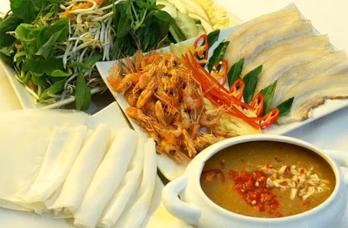Tôm đồng còn có thể chữa bệnh ra mồ hôi trộm, đái dầm, cách dùng: Tôm nõn tươi 200g, rau hẹ 120g, mắm, muối, gừng, rượu đủ dùng. Tôm rửa sạch, rau hẹ rửa sạch cắt khúc cho vào nồi nấu cùng muối, gừng, rượu. Hoặc Chữa dương suy, thiếu sữa. Cách dùng: Tép 150g, mỡ lợn 25g, gạo tẻ 100g, rau hẹ 100g. Mắm, muối, mì chính, gừng đủ dùng. Gạo tẻ vo sạch nấu cháo, sau đó cho các nguyên liệu còn lại vào cùng nấu chín để ăn… Xem thêm: Những món ăn dân dã cực tốt cho sức khỏe (P5) / Những món ăn dân dã cực tốt cho sức khỏe (P4) Tôm đồng còn có thể chữa bệnh ra mồ hôi trộm, đái dầm, cách dùng: Tôm nõn tươi 200g, rau hẹ 120g, mắm, muối, gừng, rượu đủ dùng. Tôm rửa sạch, rau hẹ rửa sạch cắt khúc cho vào nồi nấu cùng muối, gừng, rượu. Hoặc Chữa dương suy, thiếu sữa. Cách dùng: Tép 150g, mỡ lợn 25g, gạo tẻ 100g, rau hẹ 100g. Mắm, muối, mì chính, gừng đủ dùng. Gạo tẻ vo sạch nấu cháo, sau đó cho các nguyên liệu còn lại vào cùng nấu chín để ăn… Xem thêm: Những món ăn dân dã cực tốt cho sức khỏe (P5) / Những món ăn dân dã cực tốt cho sức khỏe (P4)