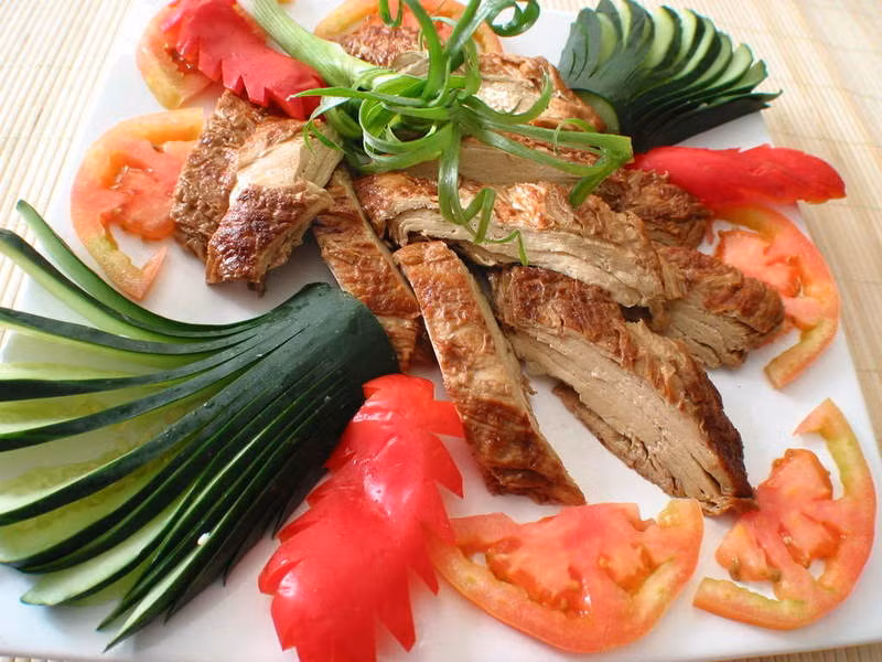 Đặc biệt: Mùa hè rất nên ăn thịt vịt để có tác dụng thanh nhiệt, dưỡng âm và có tác dụng chữa được nhiều bệnh. Sau đây là một số món ăn, bài thuốc quý và dễ làm từ thịt vịt như: Dùng cho người viêm thận; Dùng cho người thiếu máu; Dùng cho người hen suyễn; Dùng cho người tiểu đường … Xem thêm: Những thực phẩm giàu dinh dưỡng, tốt cho sức khỏe