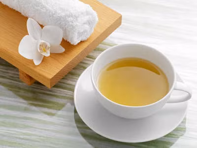 Trà xanh giúp cung cấp lượng xmino axit L-theanine cho cơ thể, nên dùng các loại trà xanh nóng, trà đá với nhiều hương vị như hương hoa nhài hoặc hương dâu. Xem thêm: Những loại trái cây cực tốt cho “đấng mày râu"/ Chùm ảnh: Những thực phẩm ngăn ngừa bệnh viêm khớp hiệu quả