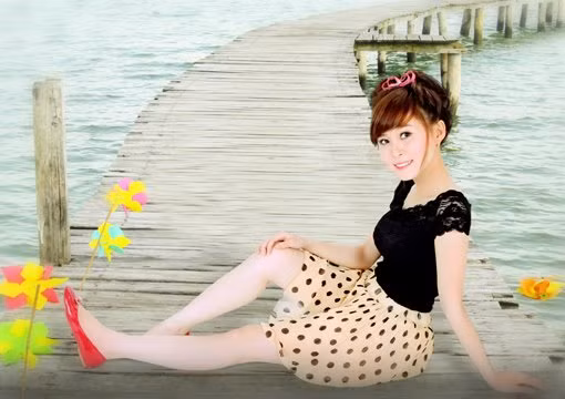 Hoa Mai là một người dễ thương, nhí nhảnh, hay cười và đôi lúc còn trẻ con
