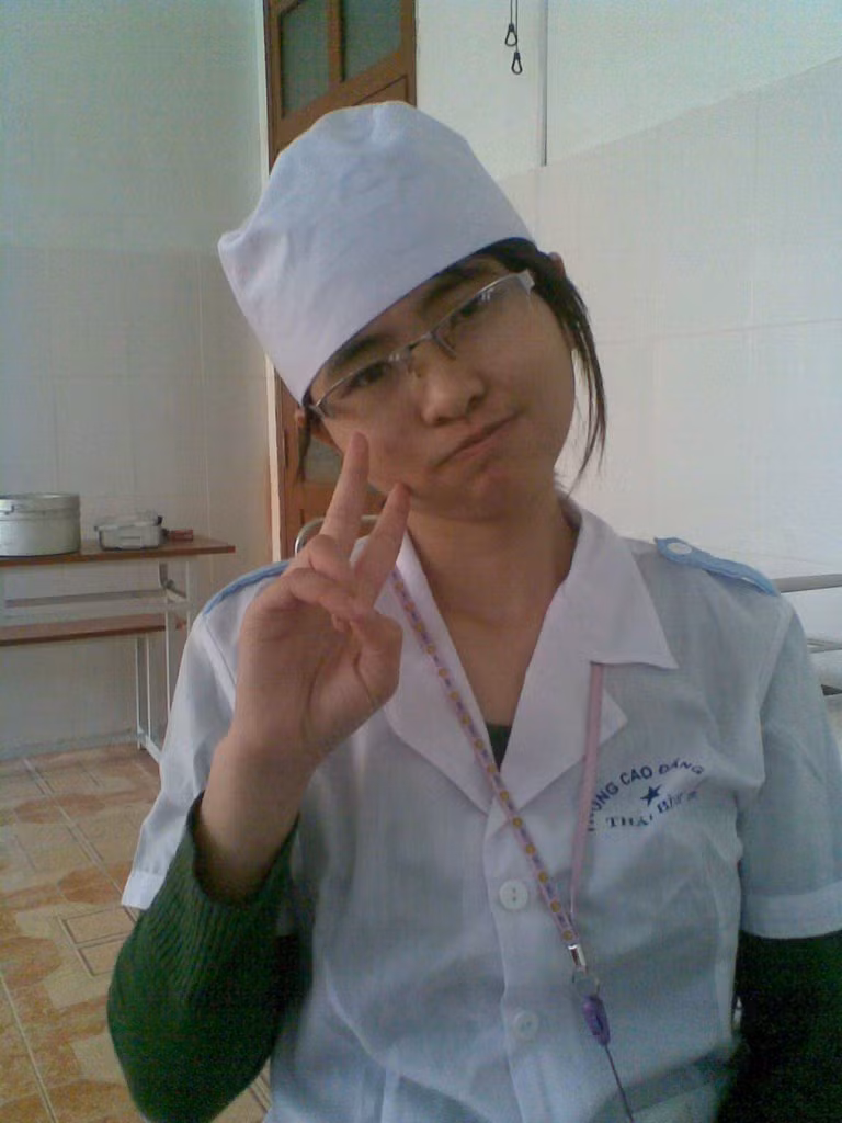 Cao Thị Phương Thảo sống tình cảm và hòa đồng, luôn cố gắng và tập trung cao trong công việc. Luôn ấp ủ trong mình ước muốn được đi nhiều nơi, giúp đỡ được nhiều người, và đang cố gắng để thực hiện ước mơ đó