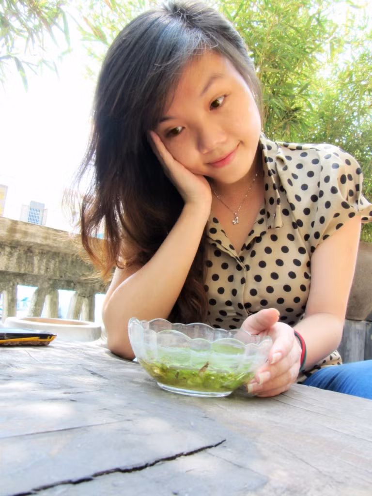 Thùy Dương thích múa, ca hát và chụp ảnh. Khác với mọi người thường lưu giữ những khoảnh khắc vui vẻ nhất cho riêng mình còn Dương khi buồn, Dương thường chọn cho mình cách "ném" hết nỗi buồn đó vào khung ảnh.