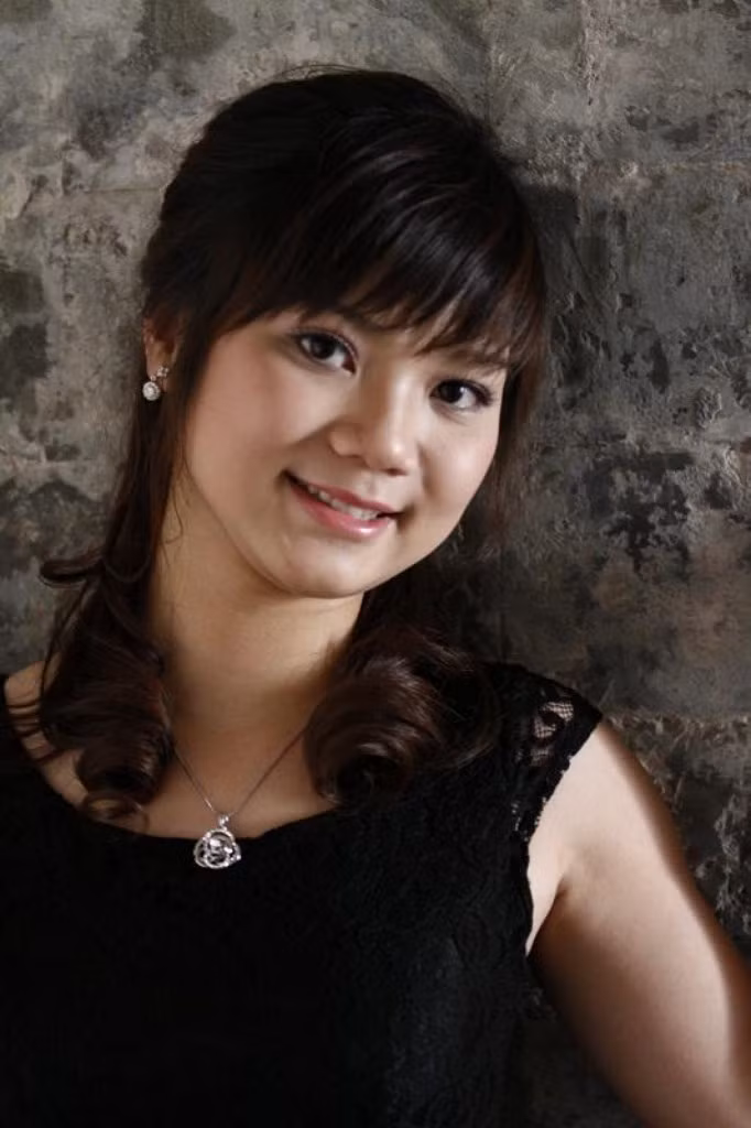 Bạn Phùng Khánh Huyền là một người vui vẻ hòa đồng, thời gian rảnh thường đi du lịch ,mua sắm với người thân trong gia đình và tham gia các hoạt động ngoại khóa có ích với bạn bè