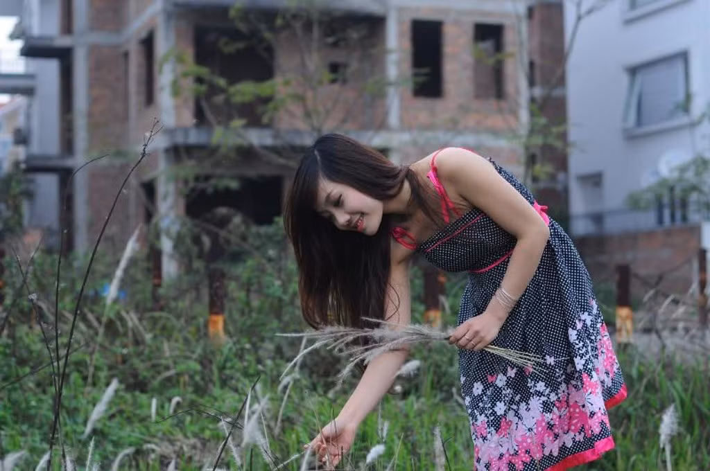 Hoài Linh là người hòa đồng, vui tính, thích tham gia các hoạt động ngoại khóa, thích được giao lưu và học hỏi.
