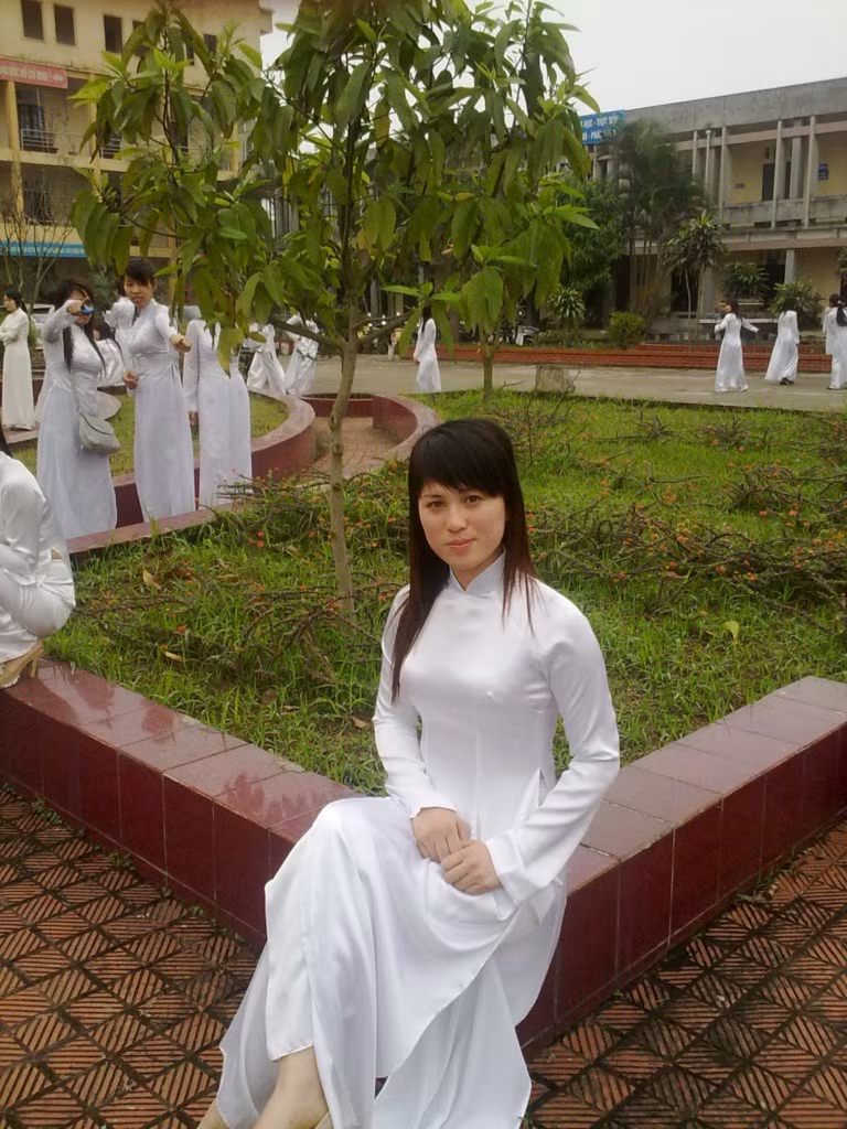 Bùi Phương Quyên là một người hơi nóng tính.nhưng cực kỳ rất dễ gần và vui vẻ, thích nói chuyện và kết bạn với mọi người ở mọi nơi,