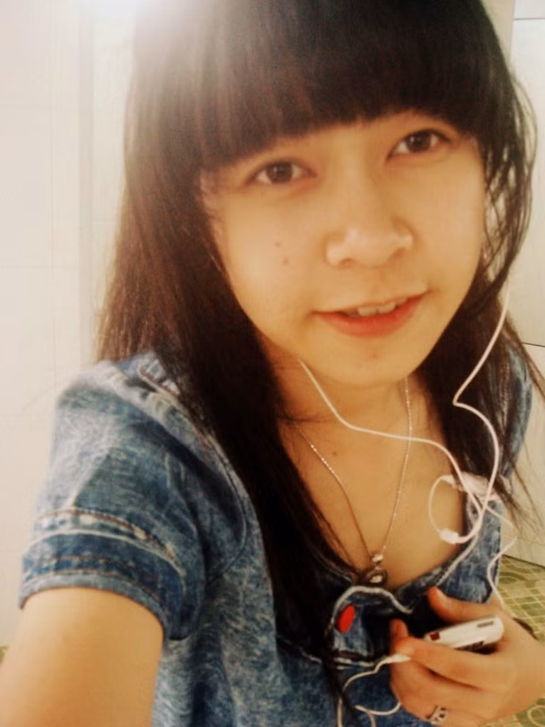 Thanh Thương là một người hài hước và thân thiện.