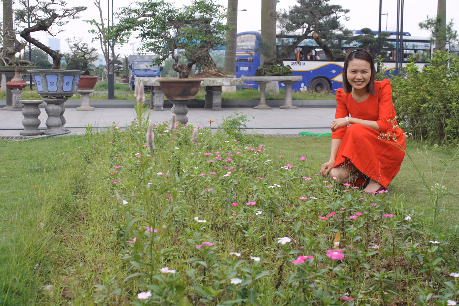 Vũ Thị Huyền là người vui vẻ , hòa đồng, thích mua sắm, du lịch, và chụp ảnh dã ngoại