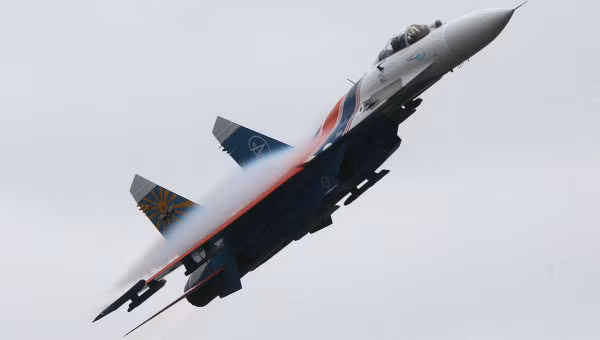 Su-27. Ảnh Rian. Su-27. Ảnh Rian.