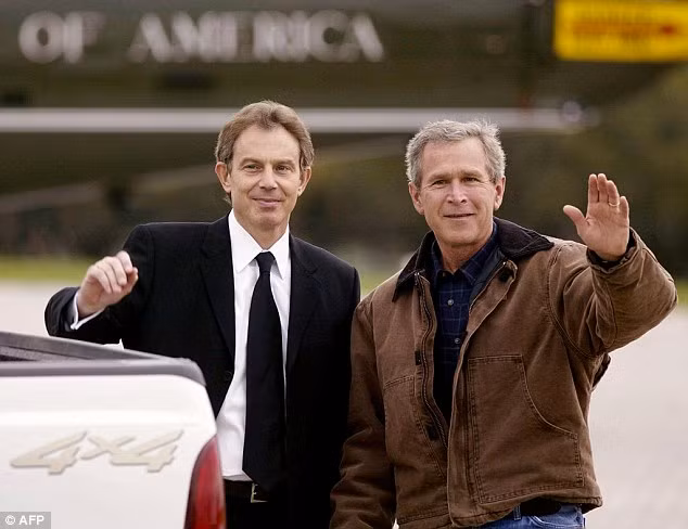 Ông Tony Blair và cựu Tổng thống Mỹ George W. Bush đã thúc đẩy cuộc chiến tranh xâm lược tại Iraq năm 2003. Ảnh Daily Mail. Ông Tony Blair và cựu Tổng thống Mỹ George W. Bush đã thúc đẩy cuộc chiến tranh xâm lược tại Iraq năm 2003. Ảnh Daily Mail.