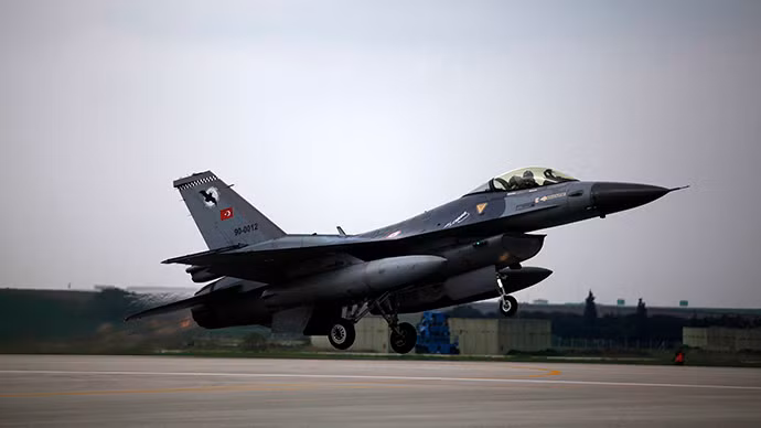 Chiến đấu cơ F-16 của Thổ Nhĩ Kỳ. Chiến đấu cơ F-16 của Thổ Nhĩ Kỳ.