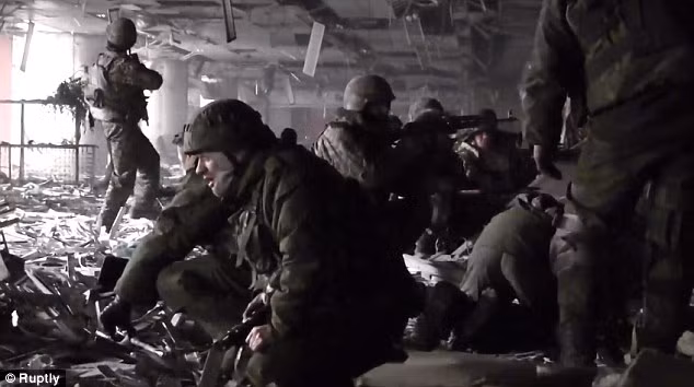 Lực lượng ly khai chiến đấu trong sân bay Donetsk. Lực lượng ly khai chiến đấu trong sân bay Donetsk.