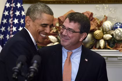 Tổng thống Mỹ Barack Obama và Ashton Carter.