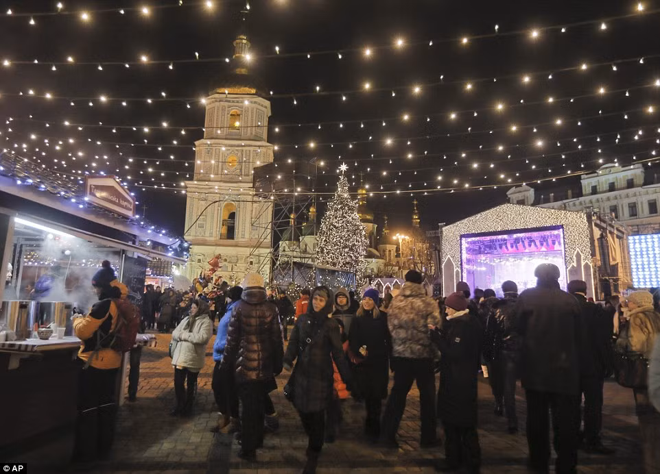Trải qua một năm xung đột, bất ổn chính trị, người Kiev, Ukraine đón năm mới trong bình dị.