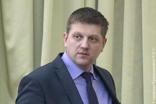 Chủ tịch Hội đồng quốc gia (Quốc hội) tự xưng của Cộng hòa Nhân dân Donetsk, Alex Karjakin. Chủ tịch Hội đồng quốc gia (Quốc hội) tự xưng của Cộng hòa Nhân dân Donetsk, Alex Karjakin.