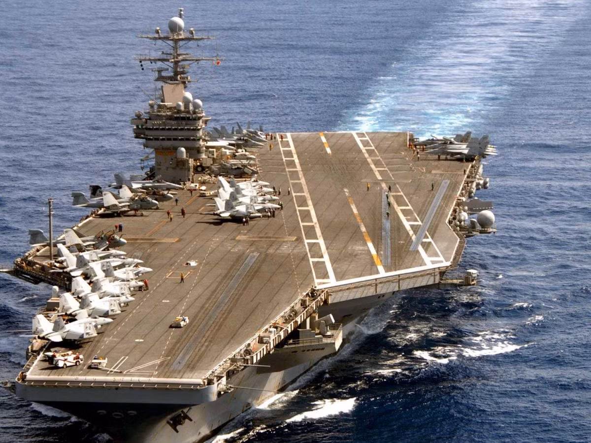 Tàu USS Theodore Roosevelt.